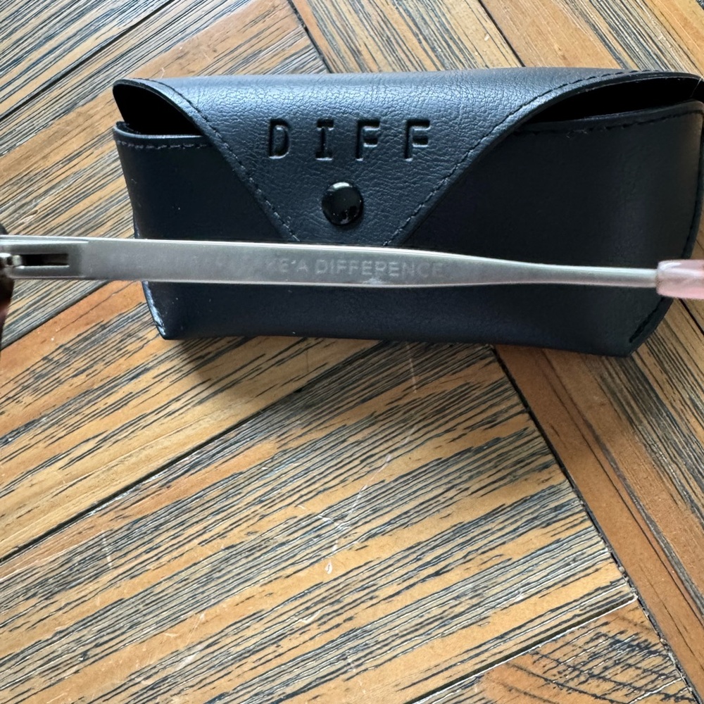 Diff Eyewear Becky IITortoiseshell Sunglasses - image 5